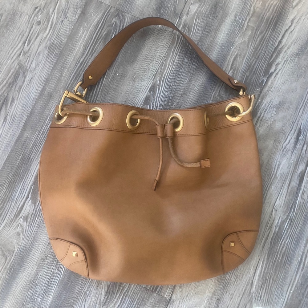Gucci Vintage Drawstring Camel Tan Leather Bucket Shoulder Bag Medium Size